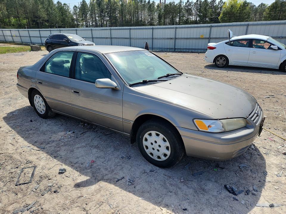 1999 Toyota Camry le