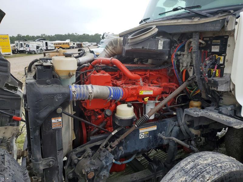 2017 Peterbilt 579 Semi Truck