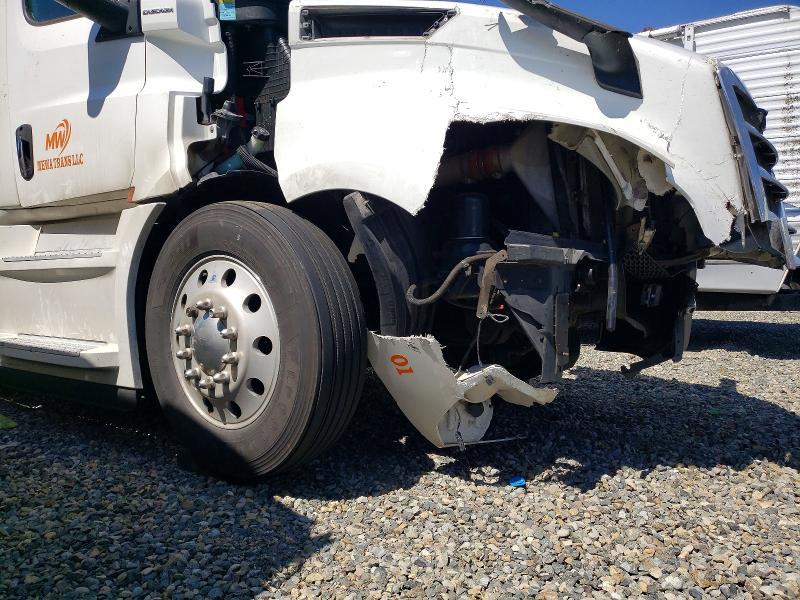 2018 Freigliner 2018 Freightliner Cascadia 126 Semi Truck