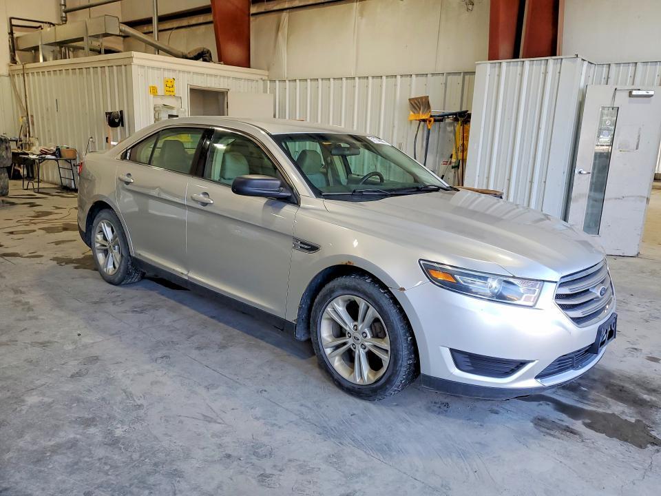 2015 Ford Taurus se