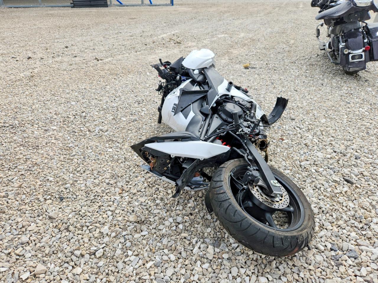 2009 Yama FZ6R