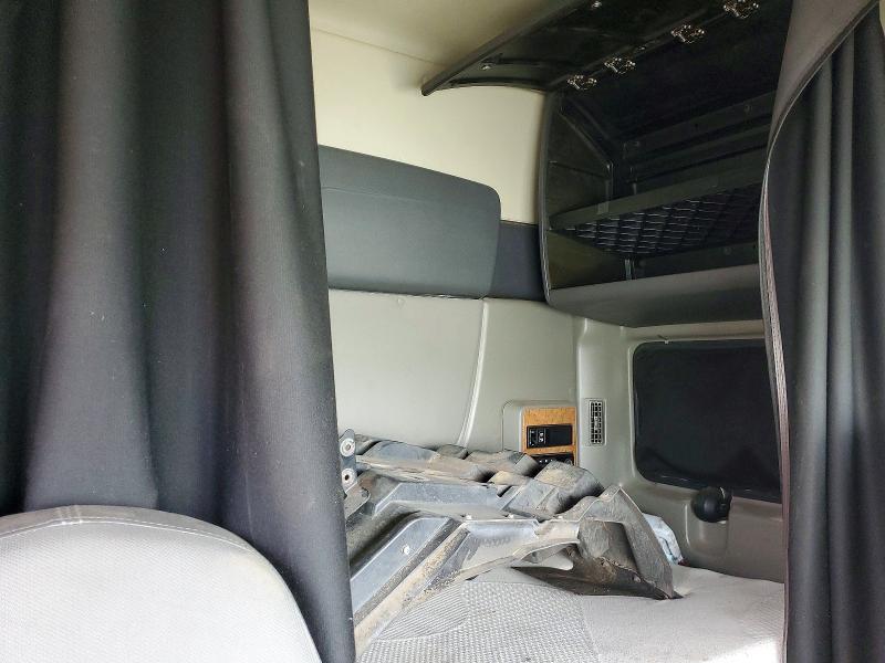 2013 International Lf677 Semi Truck