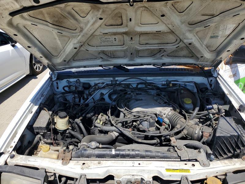 2000 Nissan Frontier xe