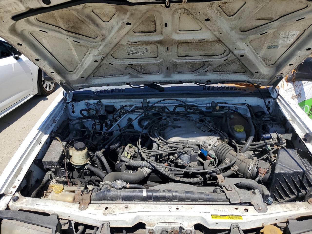 2000 Nissan Frontier XE