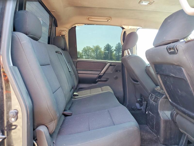 2011 Nissan Titan SV