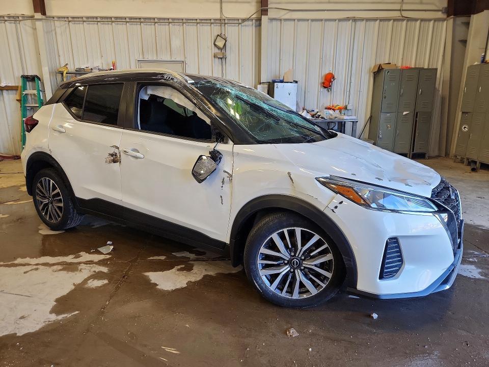 2024 Nissan Kicks sv