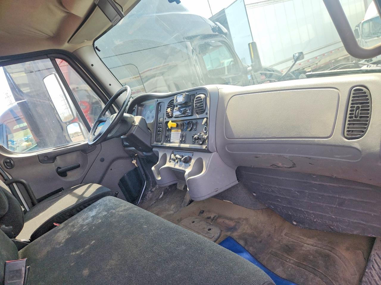 2018 Freigliner 2018 Freightliner Business Class M2 Flatbed Truck