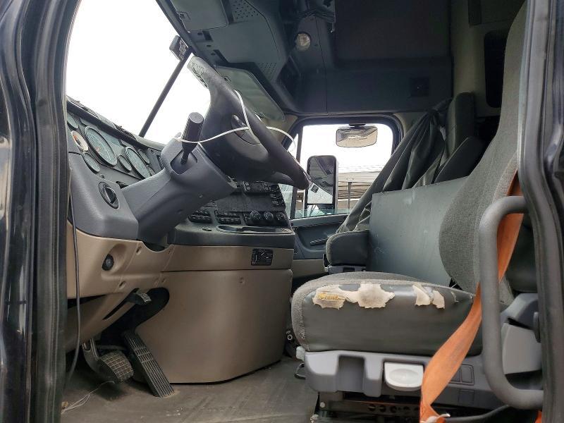 2017 Freigliner 2017 Freightliner Cascadia 125 Semi Truck