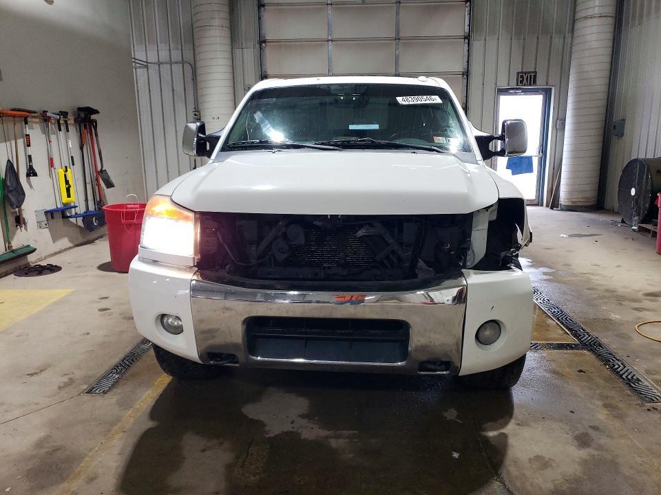 2012 Nissan Titan SV