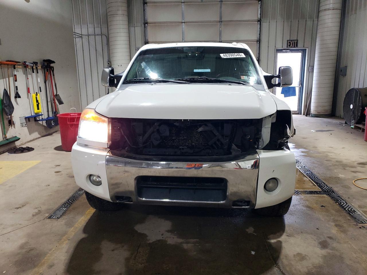 2012 Nissan Titan SV