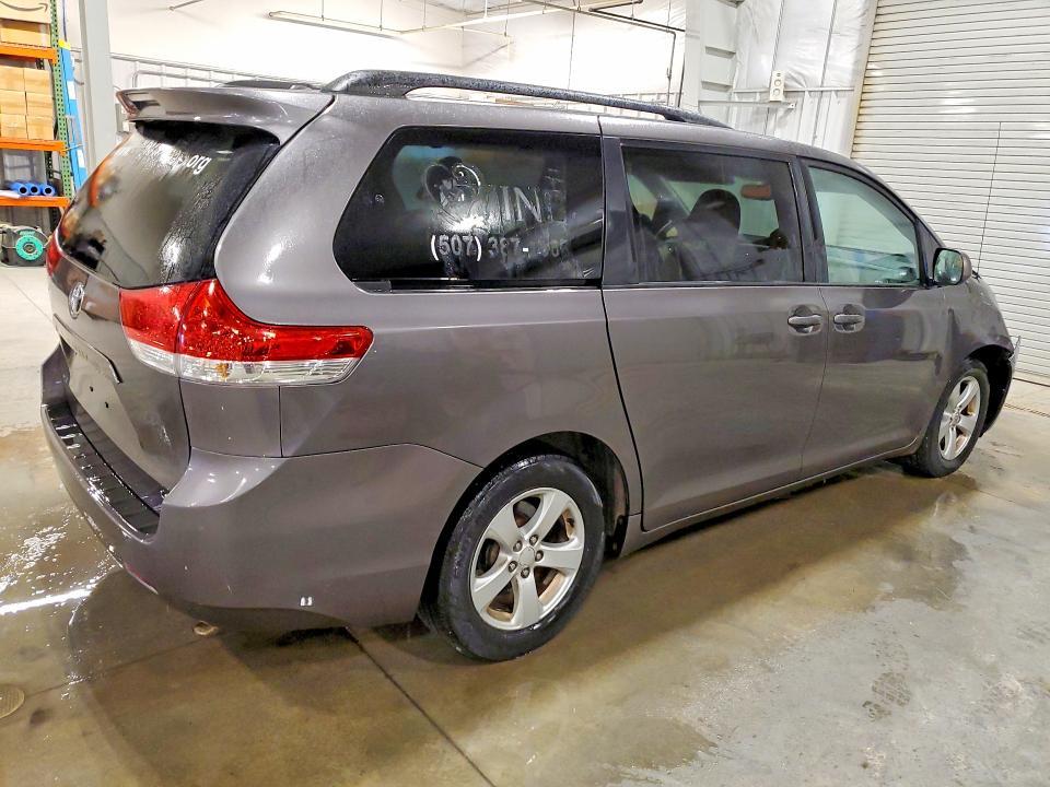 2012 Toyota Sienna le