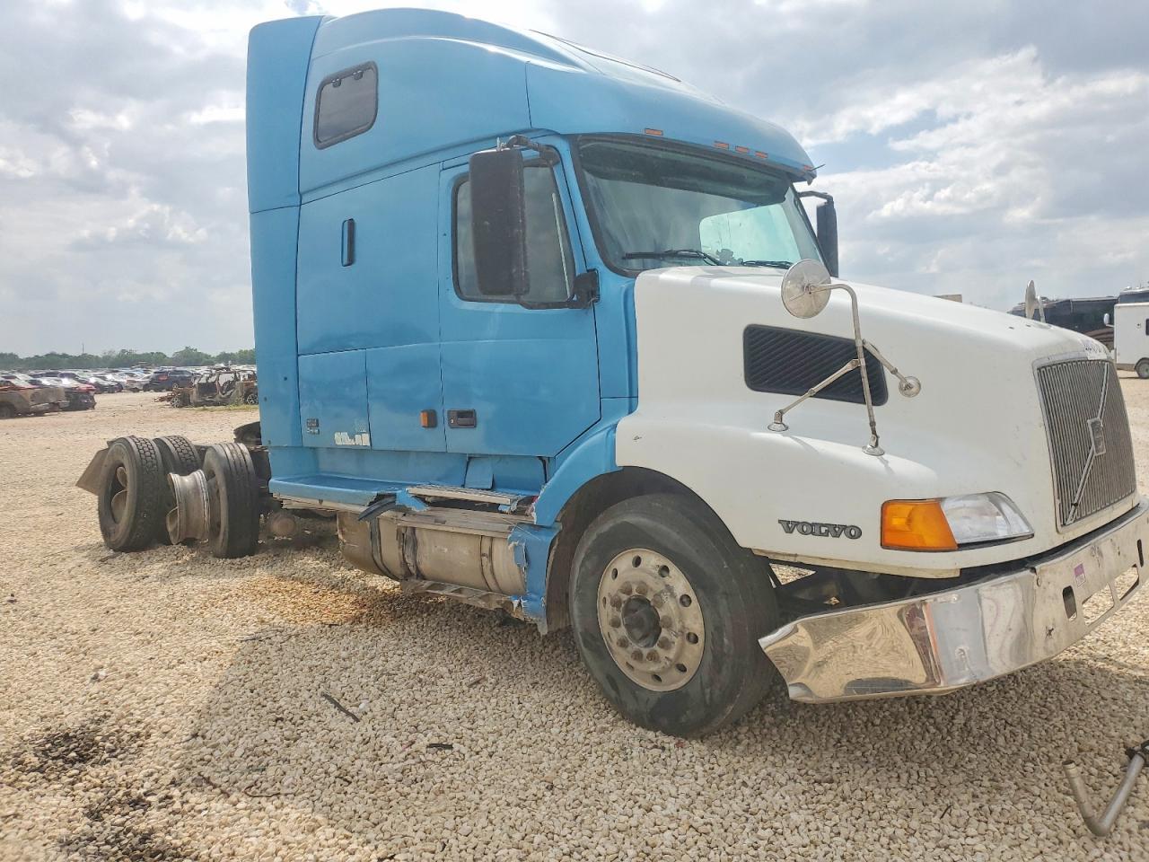 2002 Volvo VN VNL