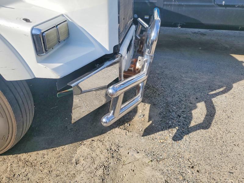 2009 Kenworth T880 Semi Truck