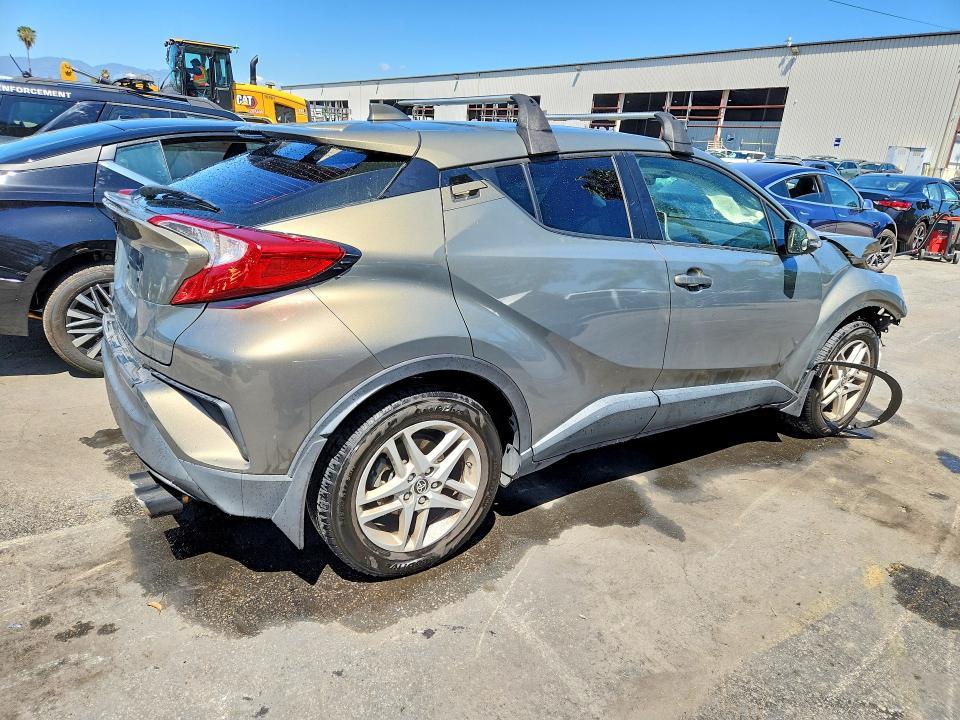 2021 Toyota C-hr le
