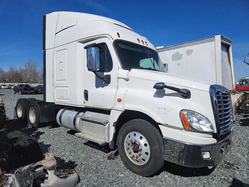 2018 Freigliner 2018 Freightliner Cascadia 125 Semi Truck