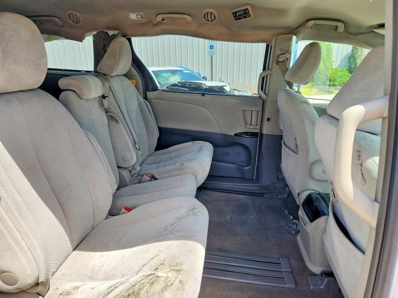 2013 Toyota Sienna le