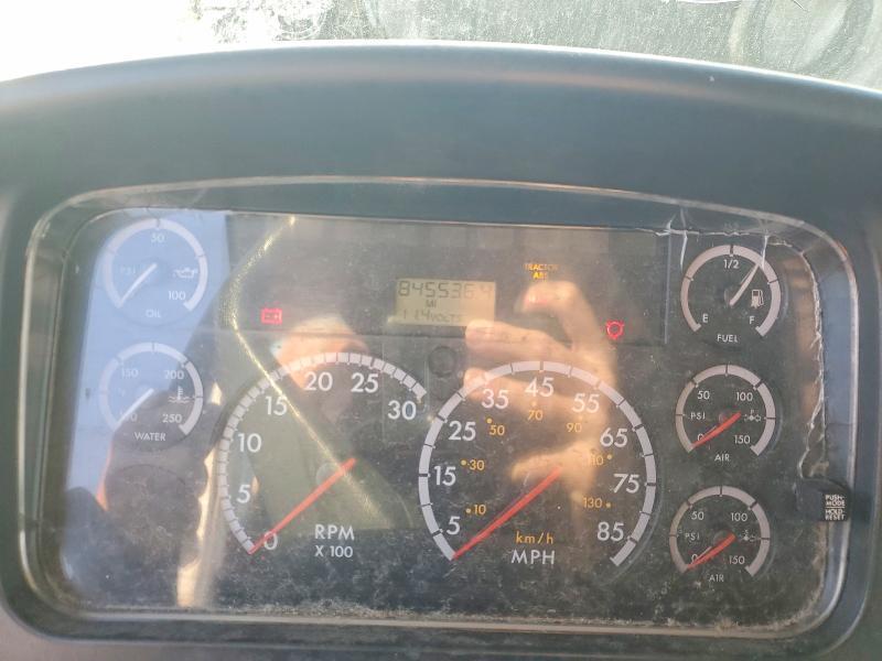 2005 Freightliner Business Class M2 Semi Truck