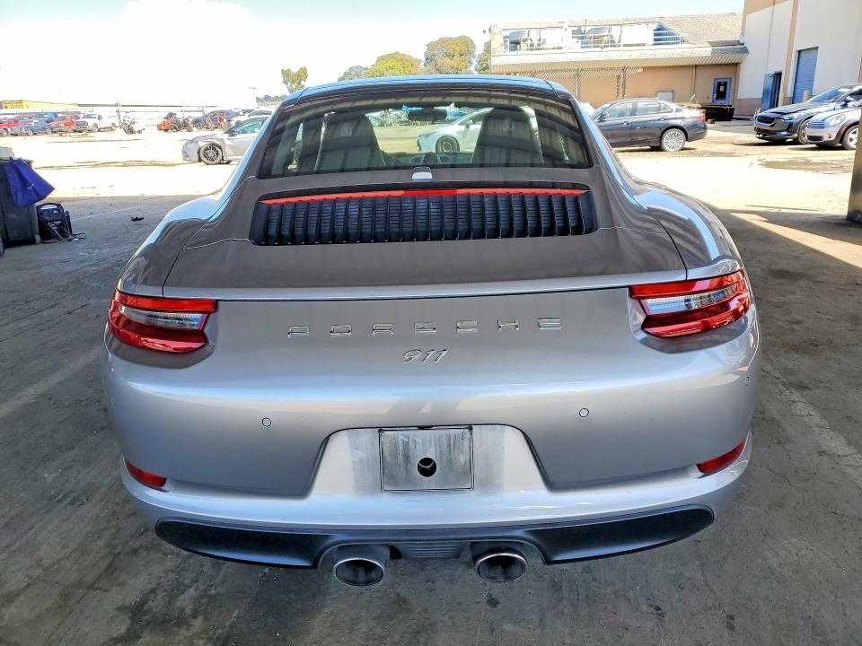 2018 Porsche 911 Carrera