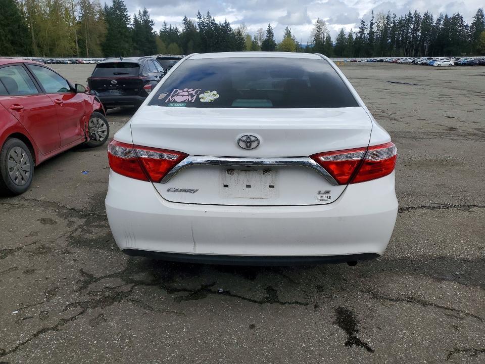 2015 Toyota Camry le