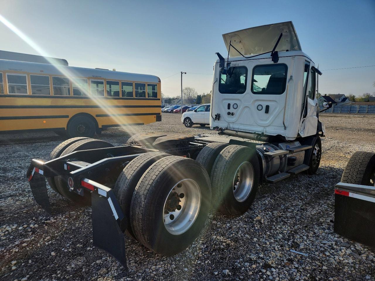 2025 Freigliner 2025 Freightliner Cascadia 116 Semi Truck
