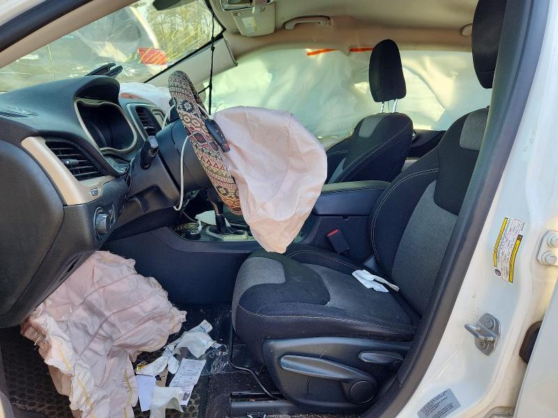 2017 Jeep Cherokee Sport