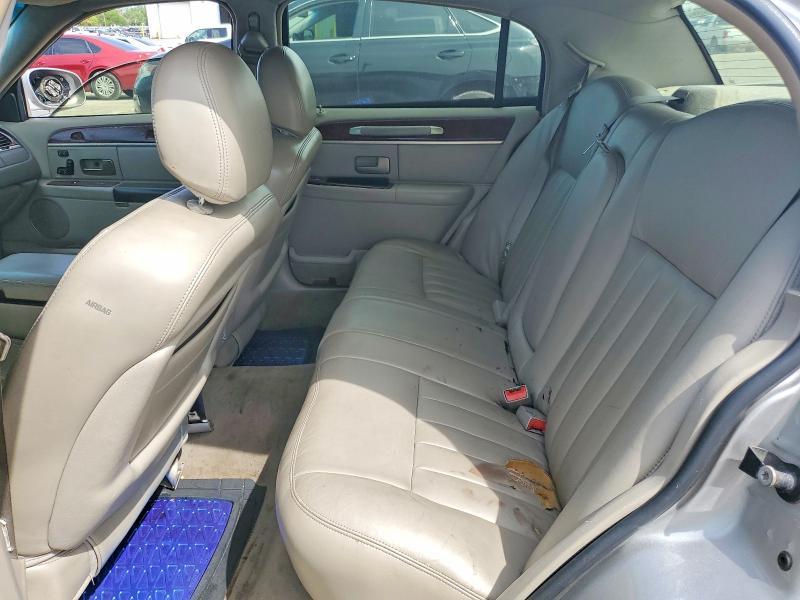 2003 Lincoln Town car Signature