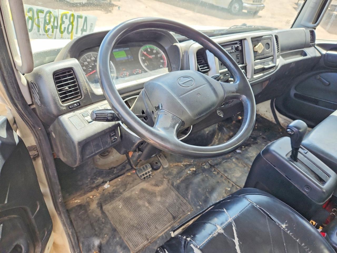 2013 Hino 258/268 BOX Truck