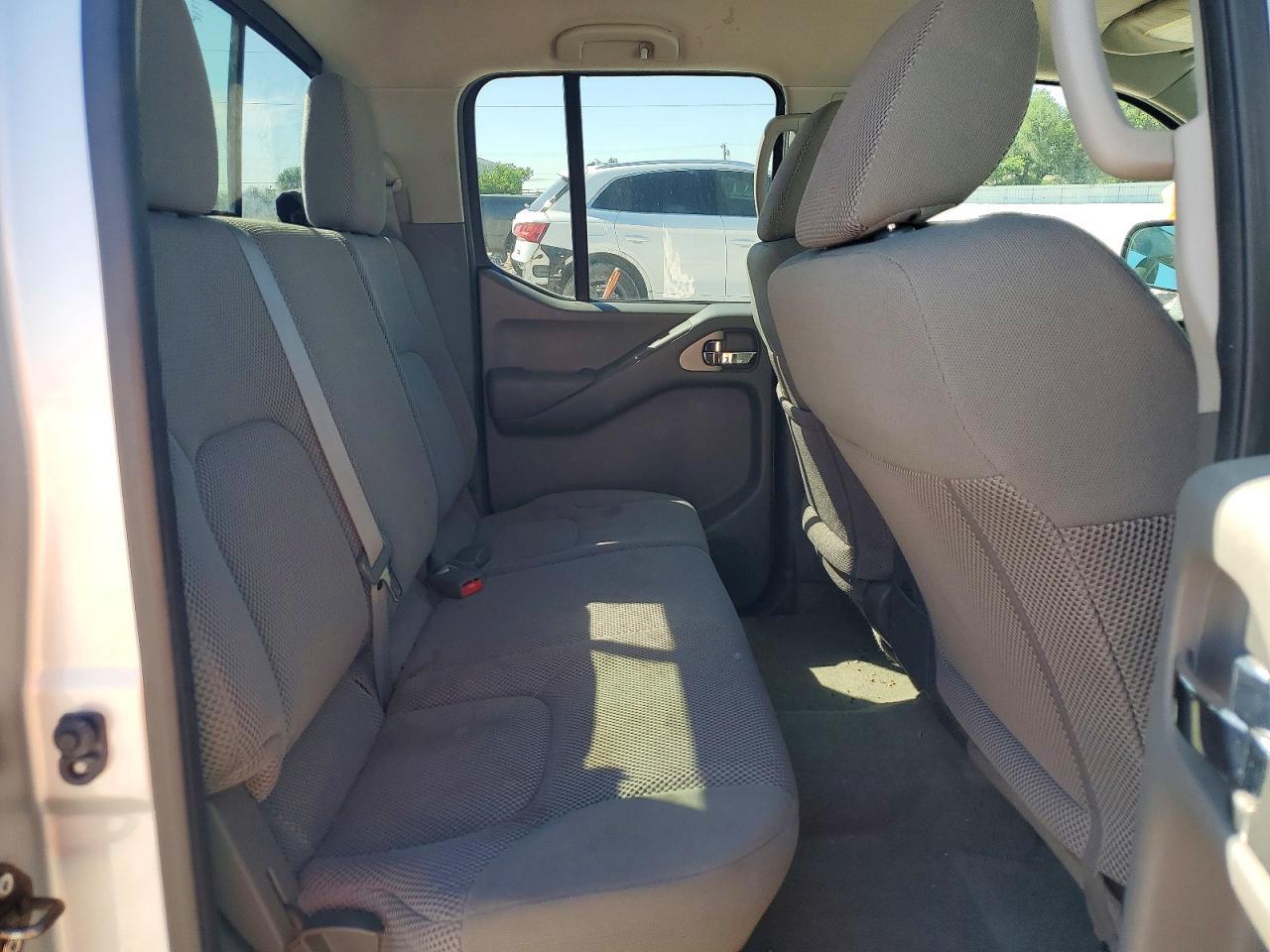 2016 Nissan Frontier SV