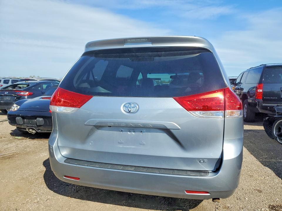 2012 Toyota Sienna le