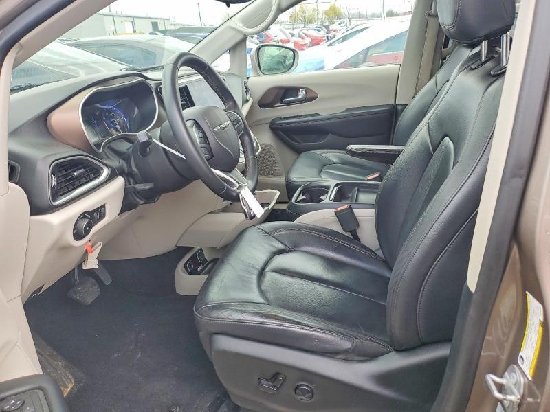 2017 Chrysler Pacifica Touring l