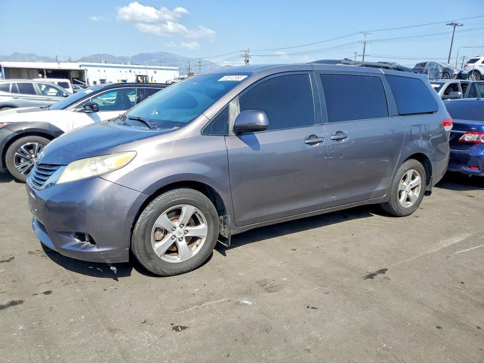 2011 Toyota Sienna le