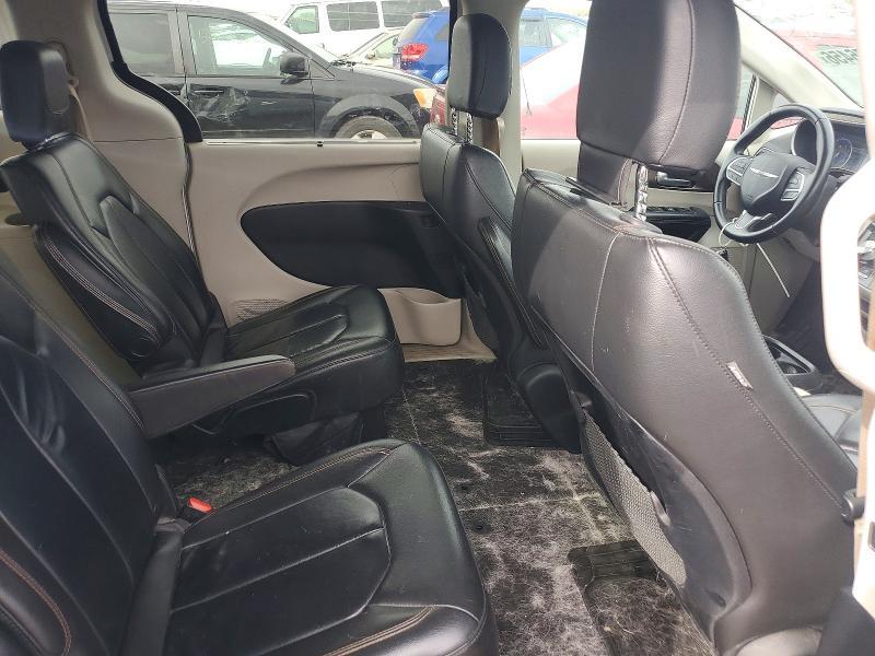 2017 Chrysler Pacifica Touring l