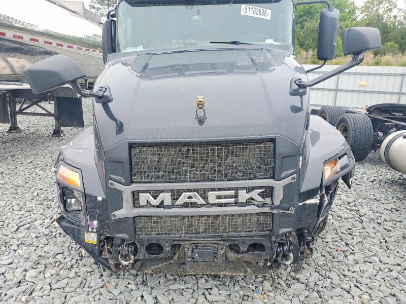 2018 Mack Anthem