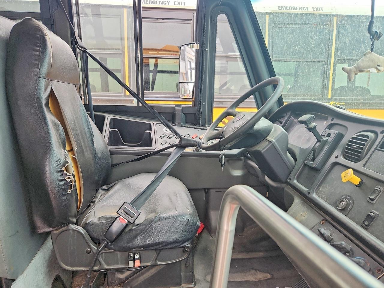 2011 Thomas SAF-T-LINER C2-School Bus