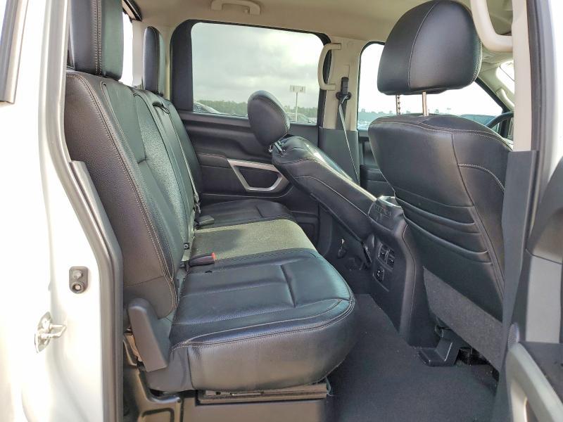 2017 Nissan Titan SL