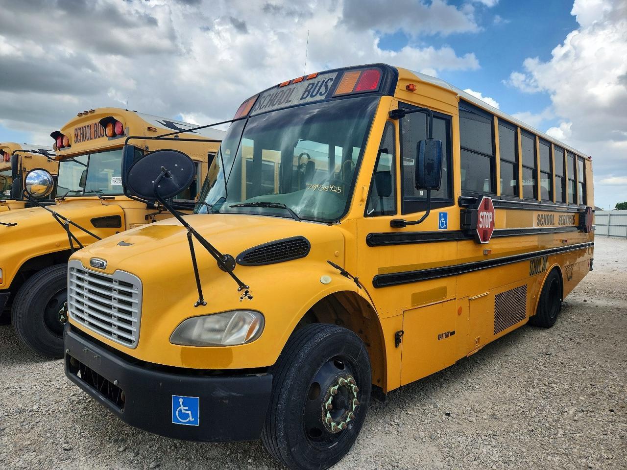2010 Thomas SAF-T-LINER C2-School Bus