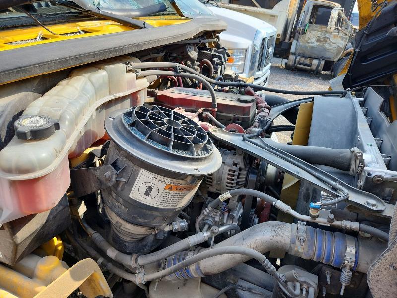2013 Freightliner M2 100-BOX Truck