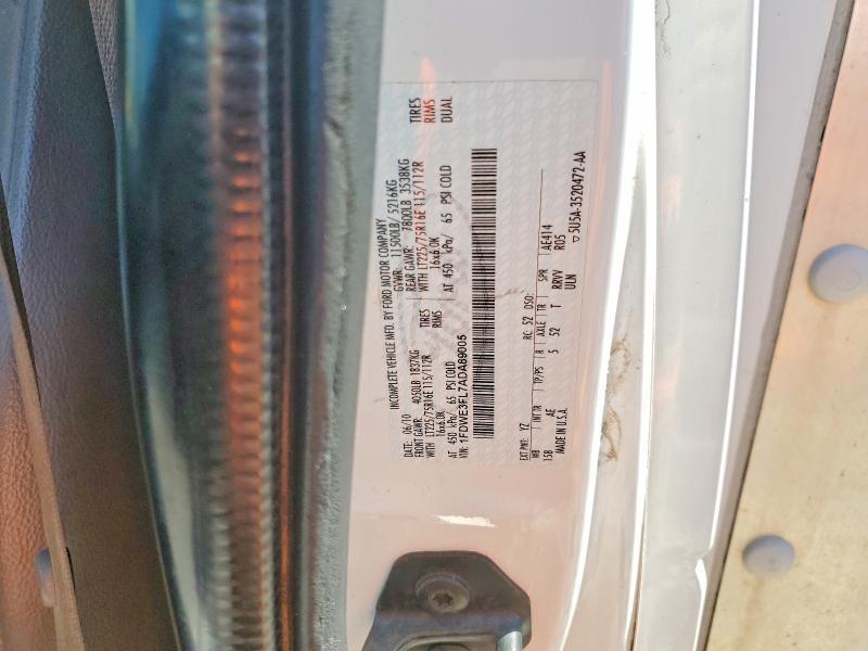 2010 Ford Econoline E350 Super Duty Cutaway Van