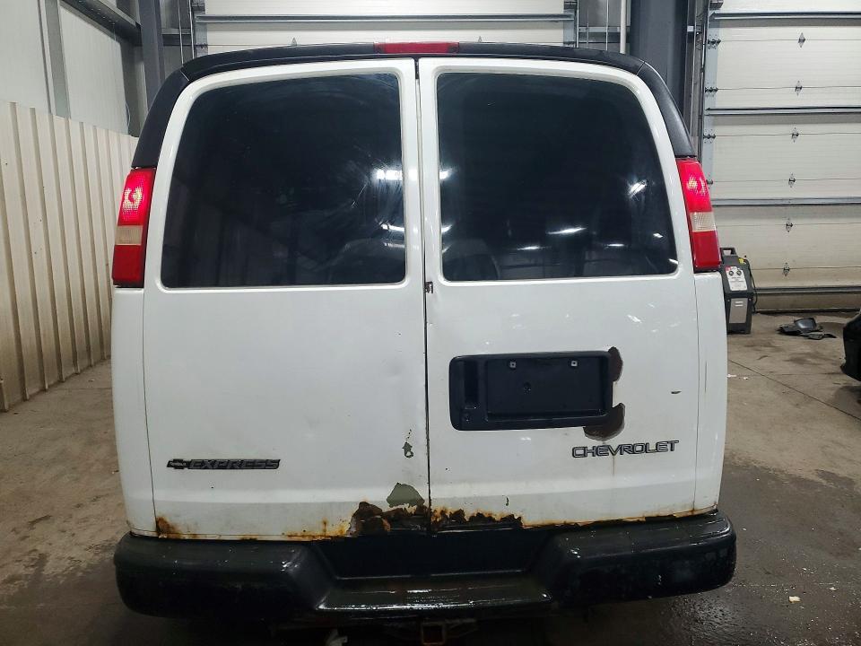 2005 Chev Rolet Express 3500 Delivery Truck