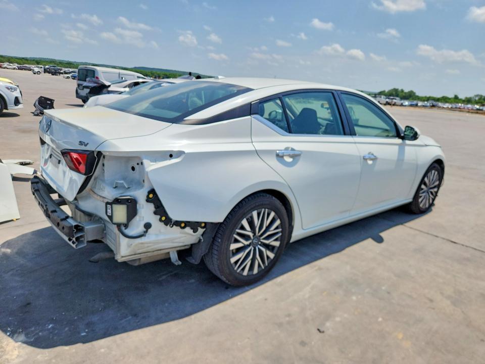 2023 Nissan Altima sv
