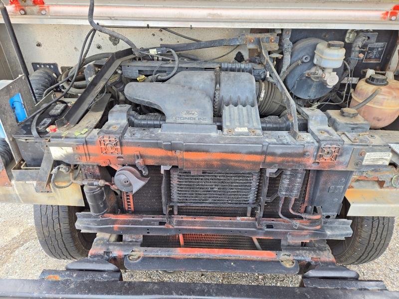 2004 Ford E350 Delivery Truck