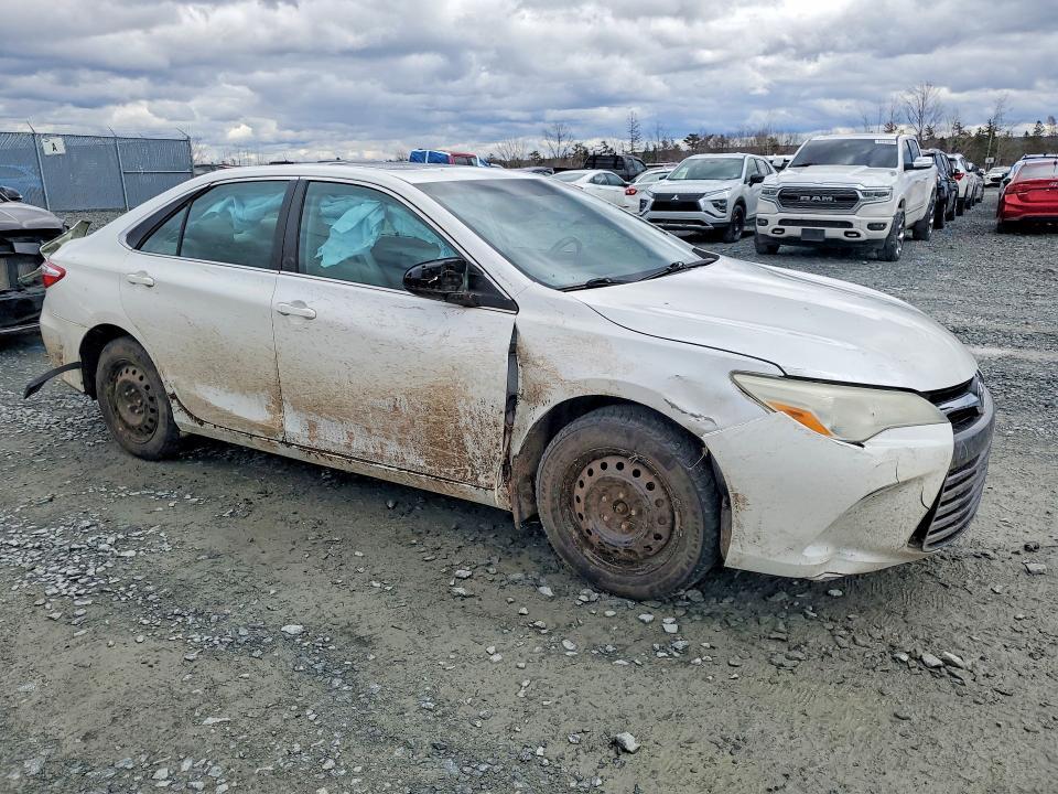 2015 Toyota Camry le