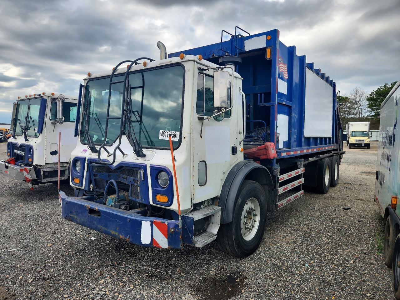 2011 Mack MRU600 Refuse Truck