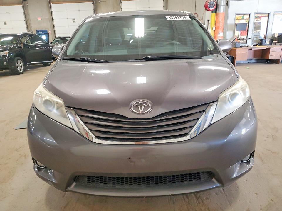 2011 Toyota Sienna xle 7-passenger