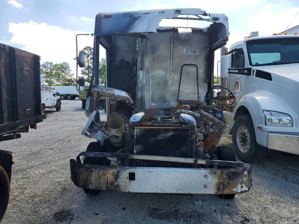 2000 Freigliner 2000 Freightliner MT45G Delivery Truck