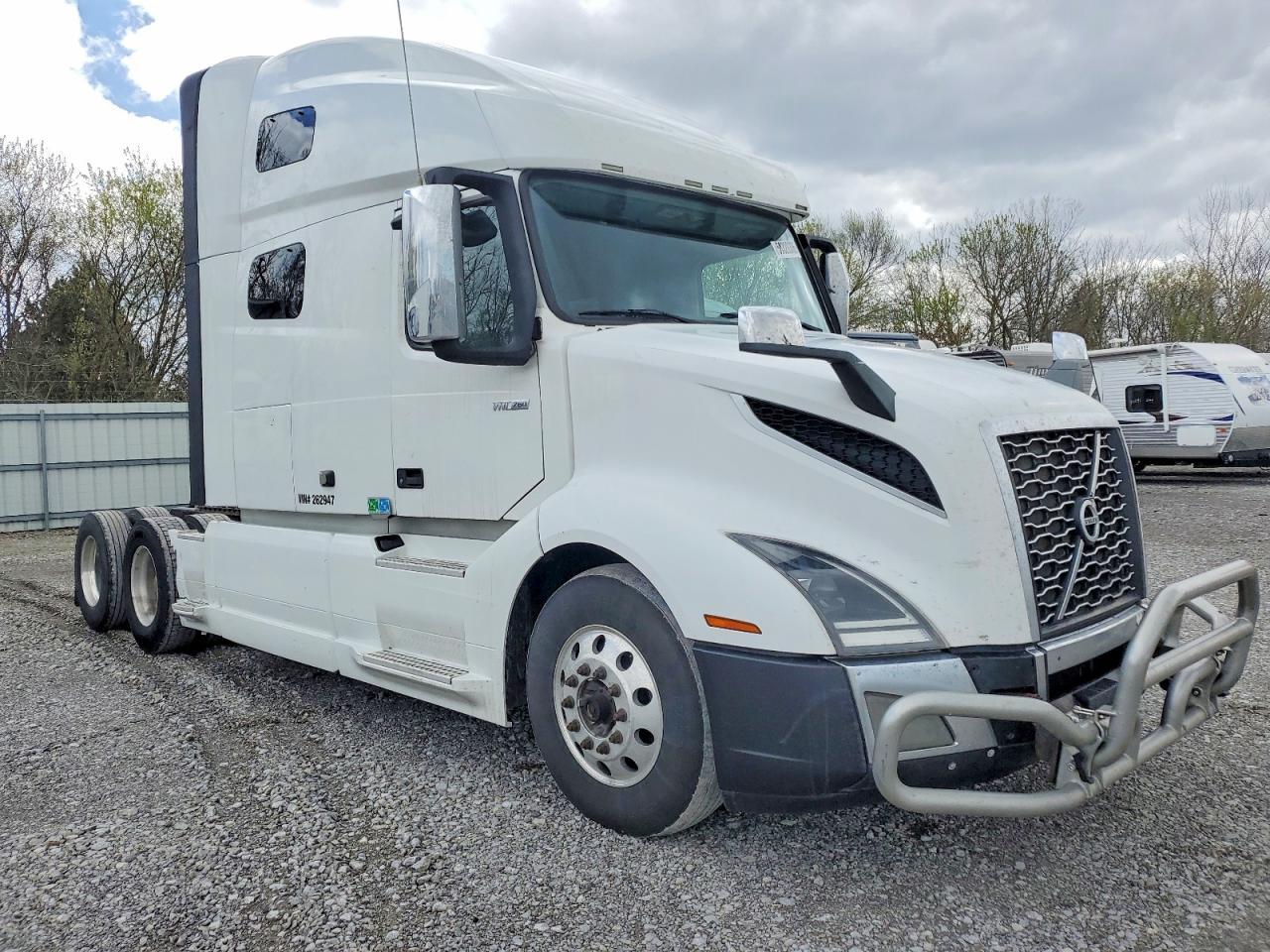 2021 Volv O VNL Semi Truck