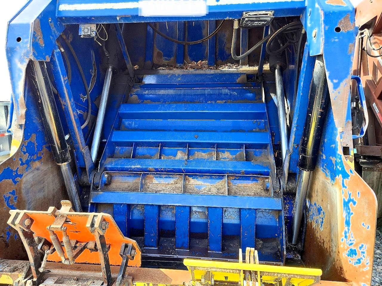 2010 Mack MRU600 Refuse Truck