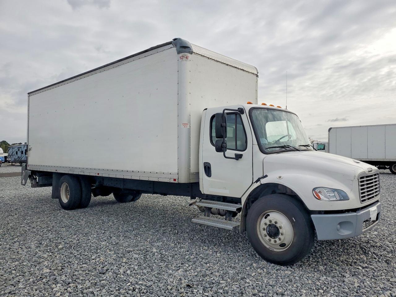 2020 Freigliner 2020 Freightliner Business Class M2 BOX Truck