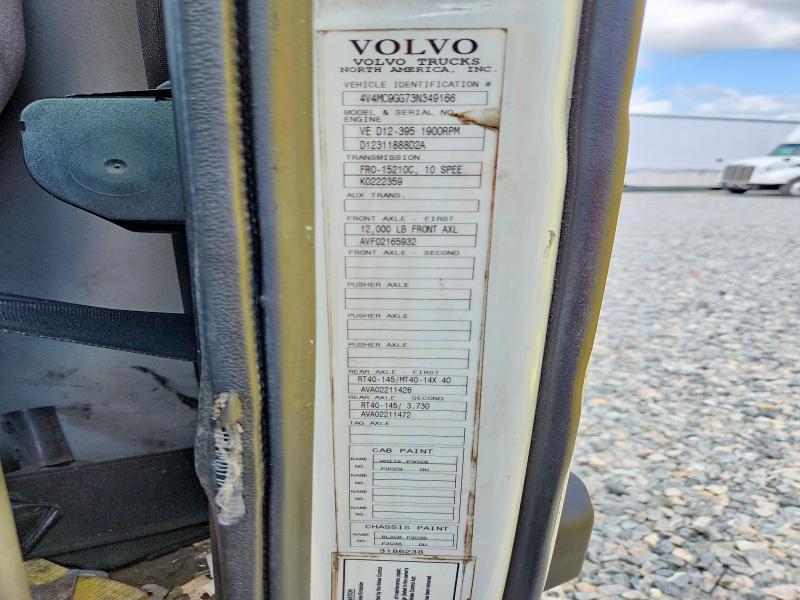 2003 Volv O VNM Semi Truck