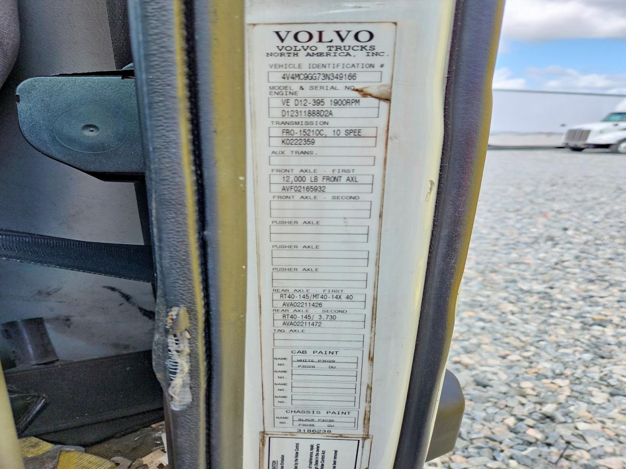 2003 Volv O VNM Semi Truck
